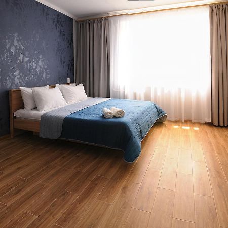 Scandinavian Poltava Apartments With 2 Rooms, 3 Beds 1 Sofa Exterior foto