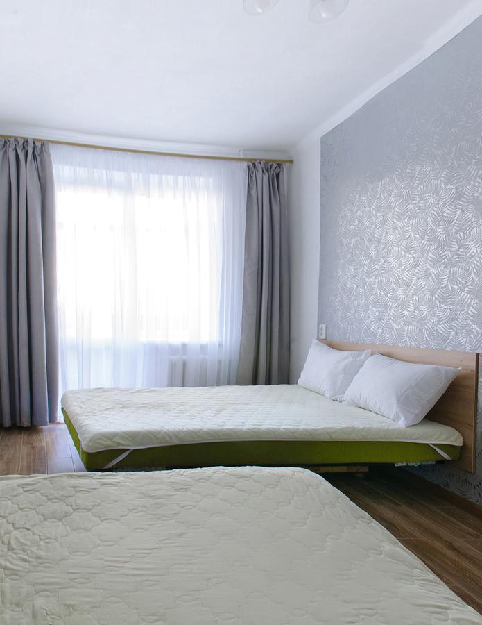 Scandinavian Poltava Apartments With 2 Rooms, 3 Beds 1 Sofa Exterior foto